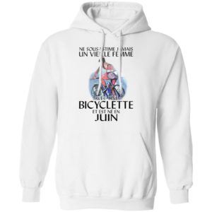Ne Sous-estimez Jamais Un Vieille Femme Avec Une Bicyclette Et Est Ne En Juin Shirt