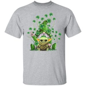 Green Gnome Hugging Baby Yoda St Patty’s Day Shirt