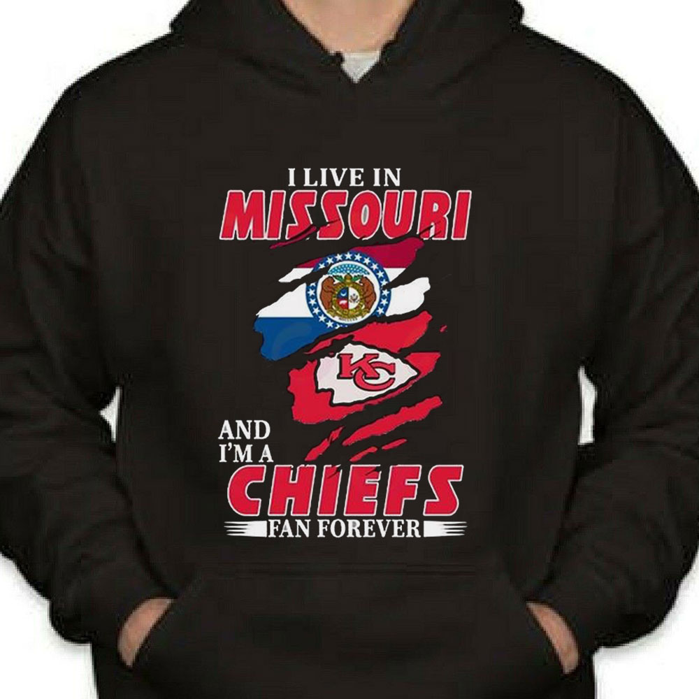 I Live In Missouri And Im A Chiefs Fan Forever Shirt Longsleeve T-shirt