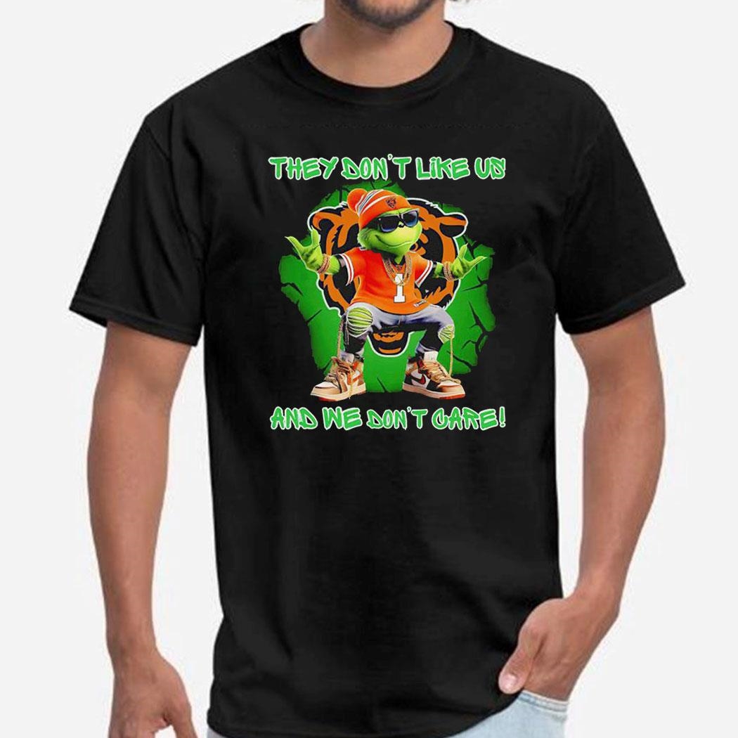 Grinch Chicago Bears They Don’t Like Us And We Don’t Care Shirt