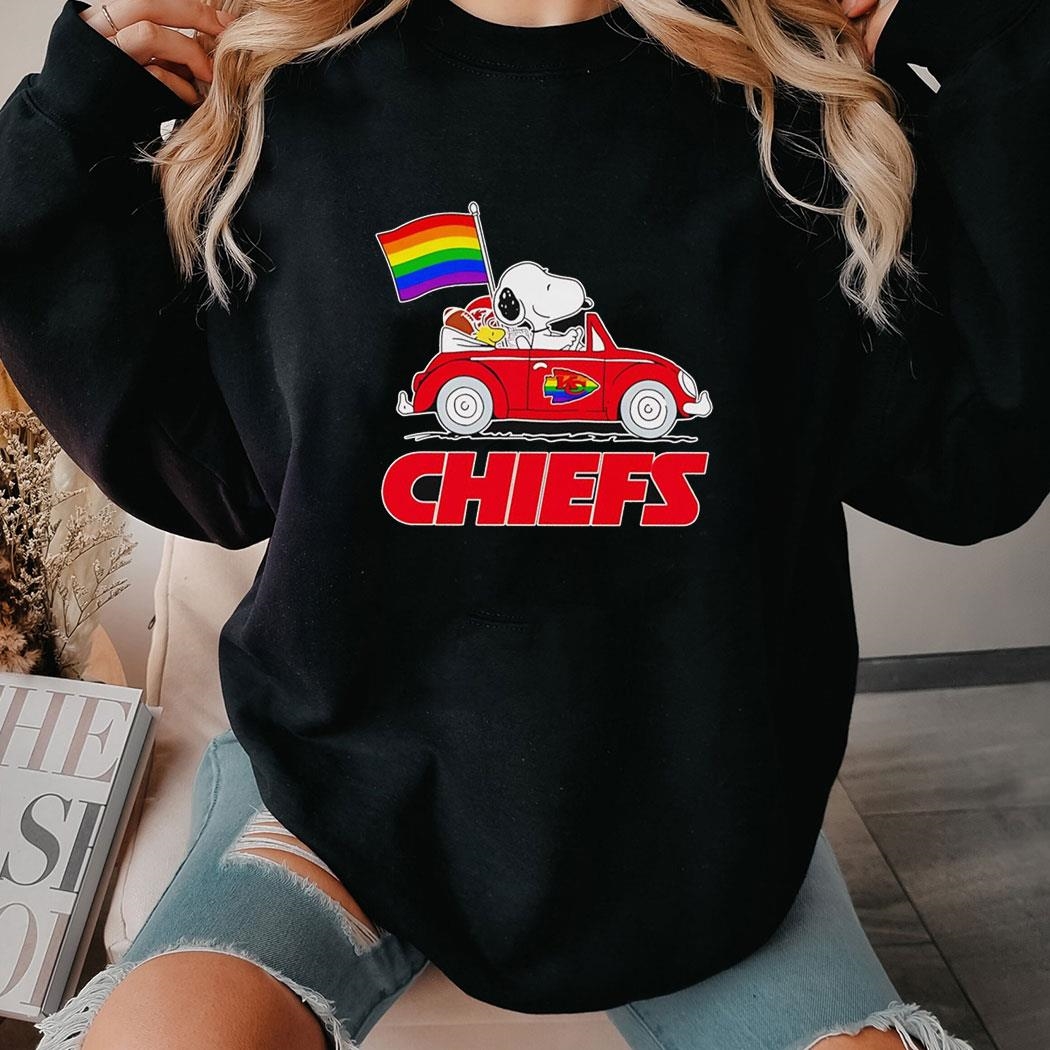 Snoopy And Woodstock Riding Car Kansas City Chiefs With Lgbt Flag Shirt Hoodie