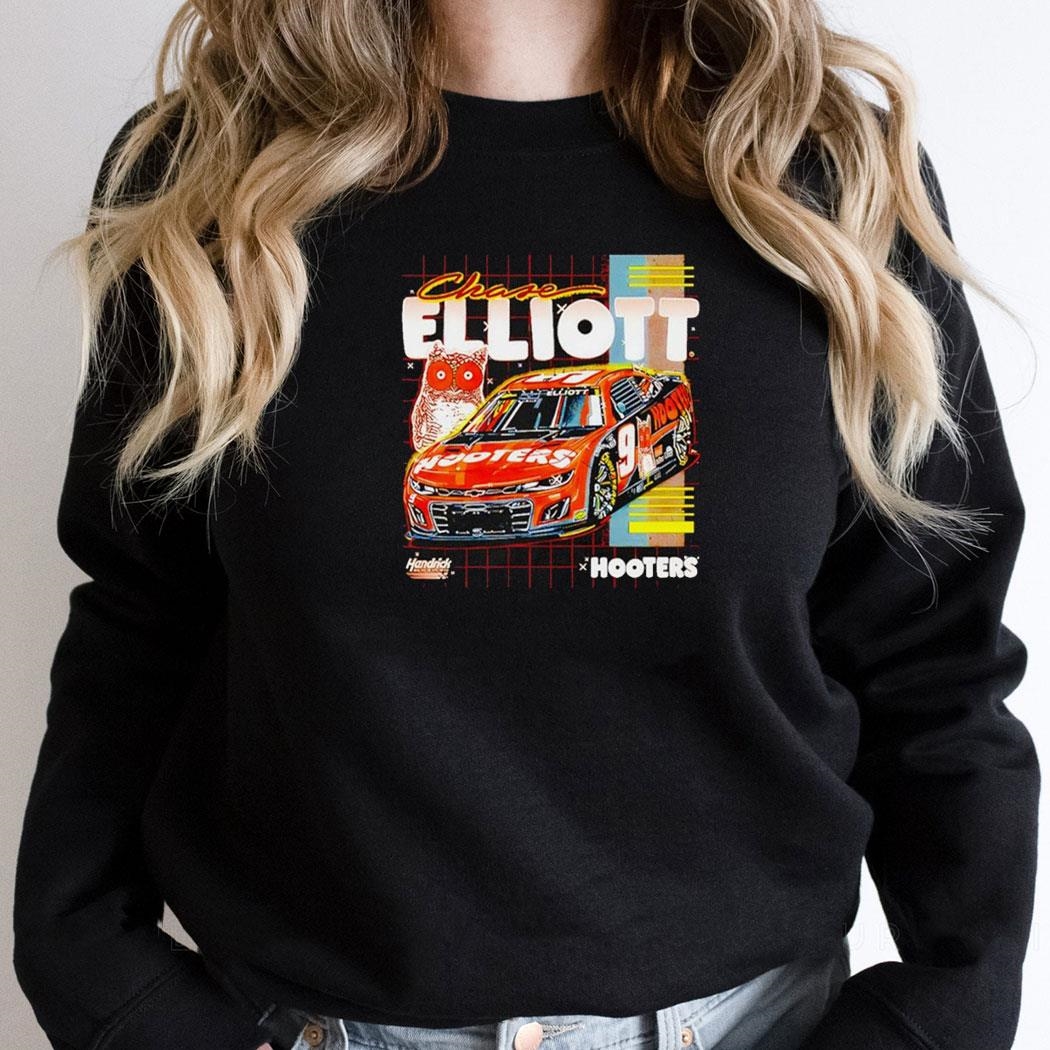 Chase Elliott 2024 Hooters Shirthoodie