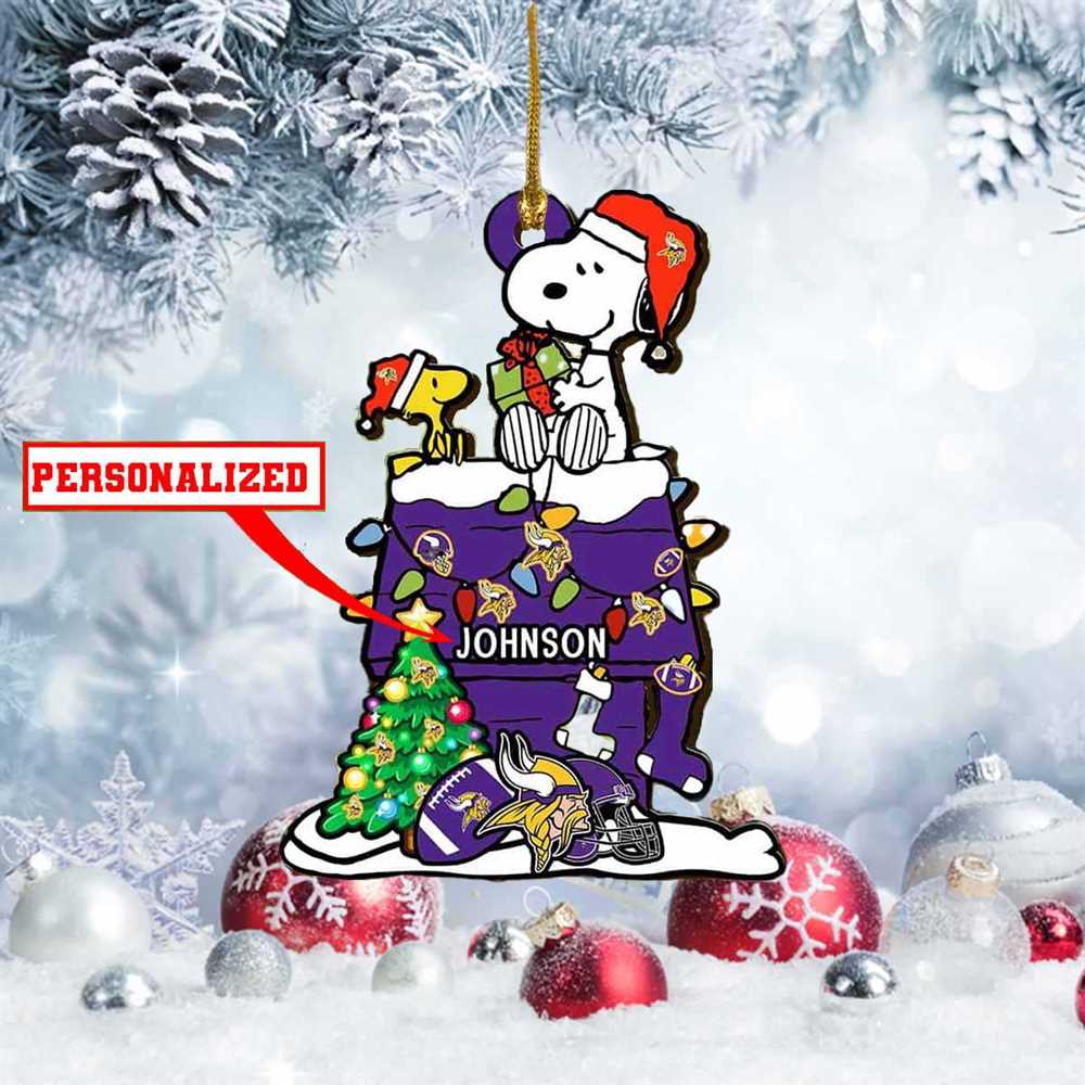 Snoopy Minnesota Vikings Nfl Personalized Christmas Ornament