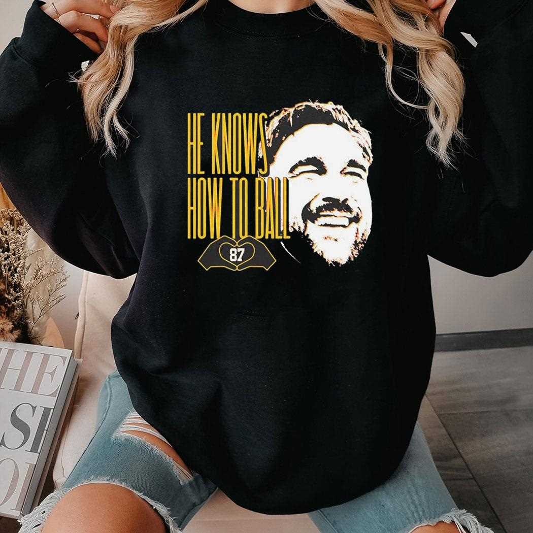 He Knows How To Ball Travis Kelce Kansas City Chiefs Shirt