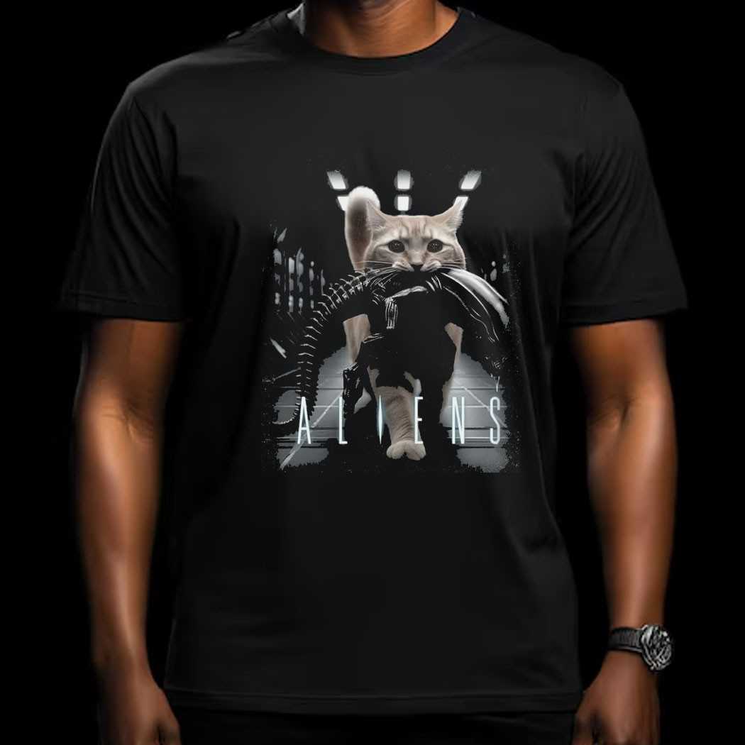 Cat Carrying Alien Xenomorph Aliens T-shirt