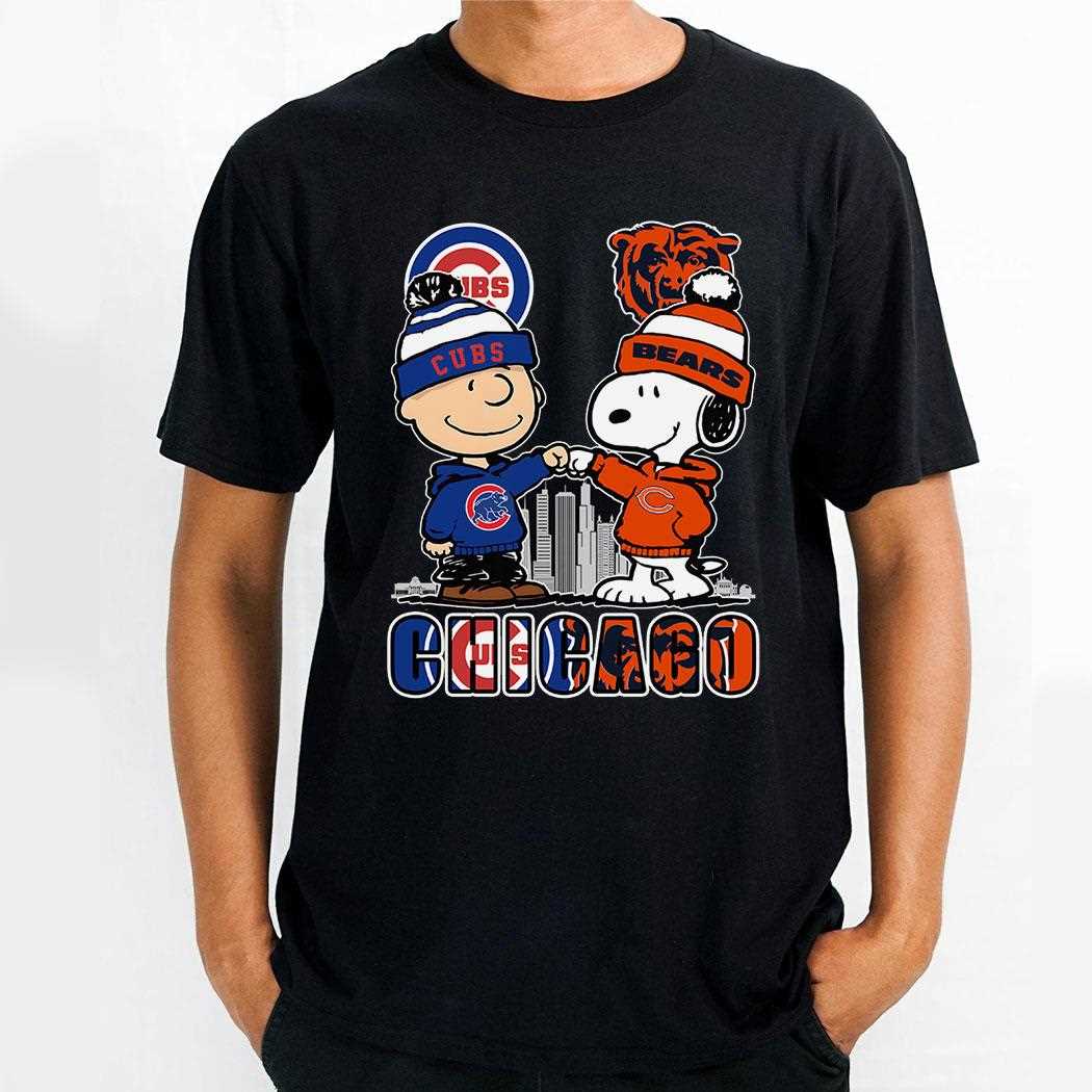 Chicago Cubs And Bears Peanuts Fist Bump T-shirt