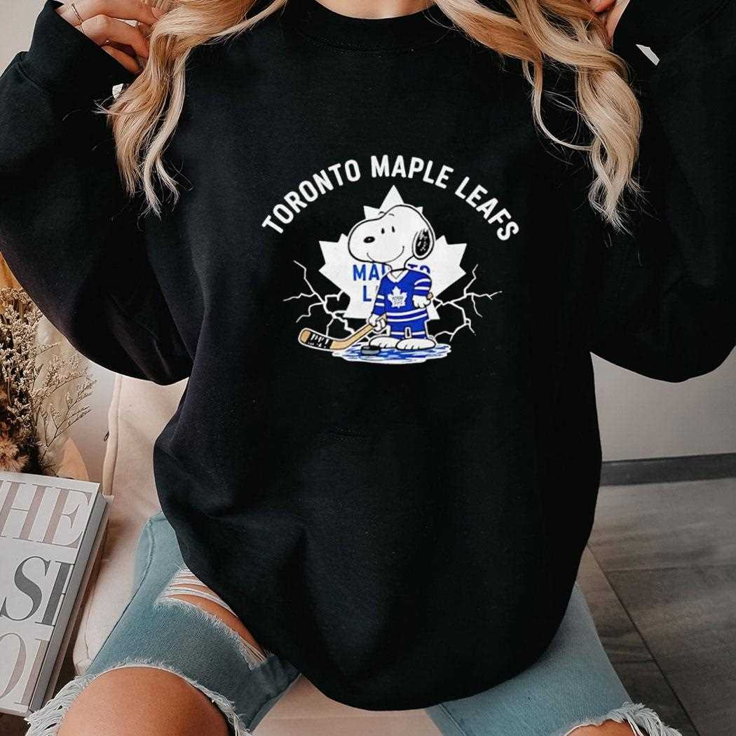 Toronto Maple Leafs Snoopy Peanuts 2026 Tee Toronto Maple Leafs Snoopy Peanuts 2026 Tee