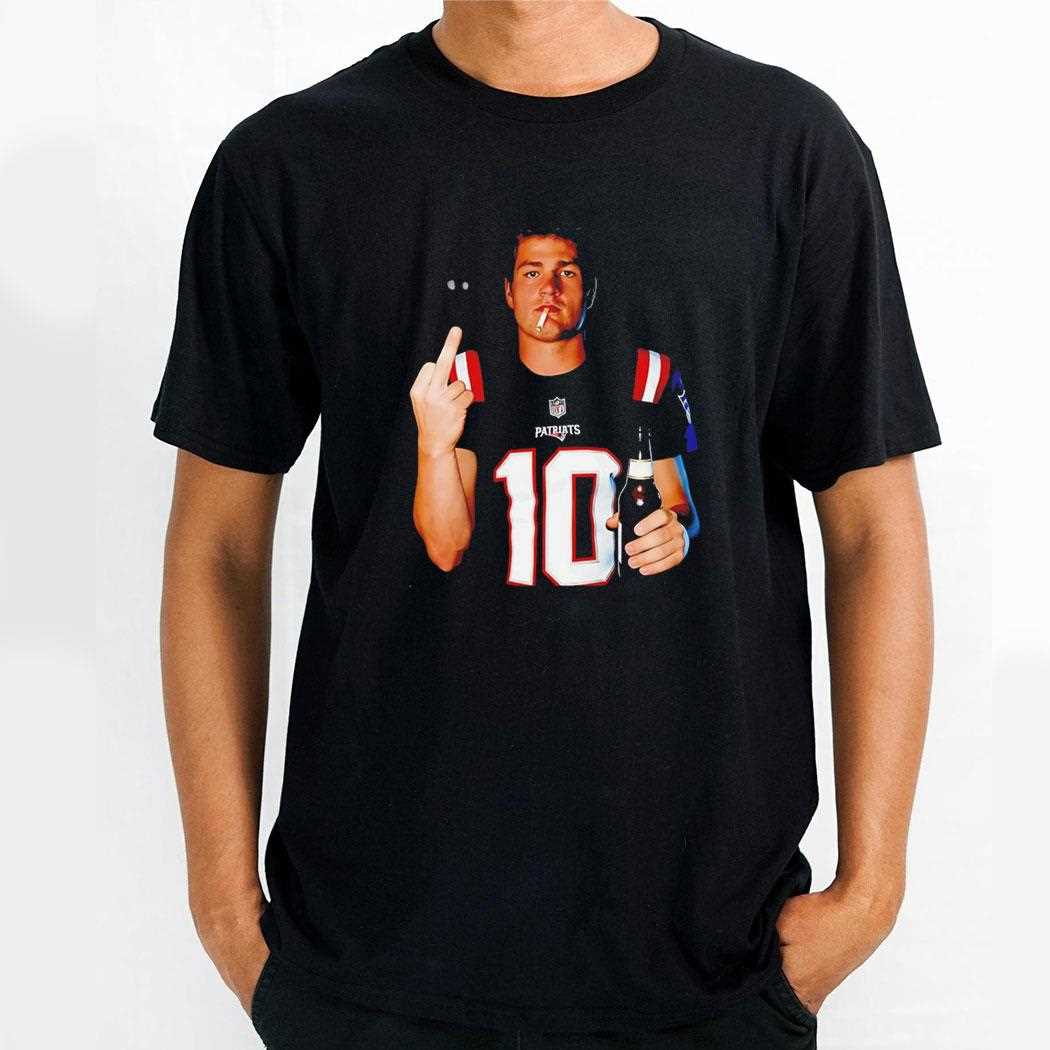Drake Maye New England Patriots Nfl Football Middle Finger Tee