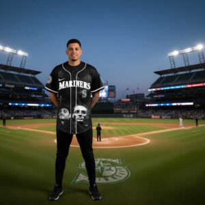 Seattle Mariners Peso Pluma Dinastía Tour 2026 Baseball Jersey: Black with white trim, Nike swoosh, Mariners logos, and two grayscale artist portraits.