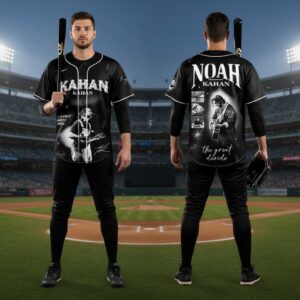 The Great Divide Tour 2026 Noah Kahan Jersey. Black full-button baseball jersey with white trim, featuring Noah Kahan monochrome graphics & text.